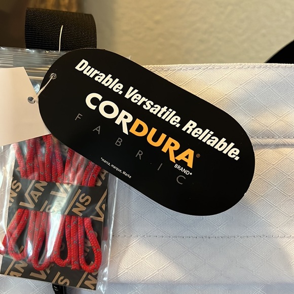 Vans Construct bag. White and black. Can hold a skateboard through the back. NWT - Picture 5 of 16